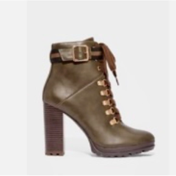 Like new size 6 1/2 heeled army green boots - Picture 2 of 3